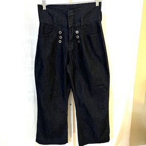 Eighty Eight Premium Womans 6 Capris Jeans high rise Dark wash front accents